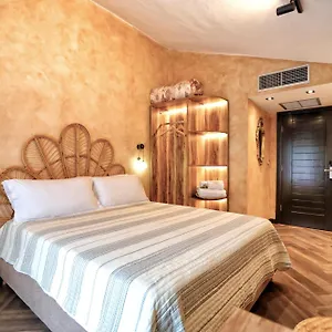Labiatan 3*, Zogaji Albanië